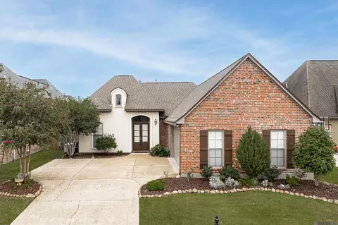 9067 Foxgate Dr, Baton Rouge, LA 70809