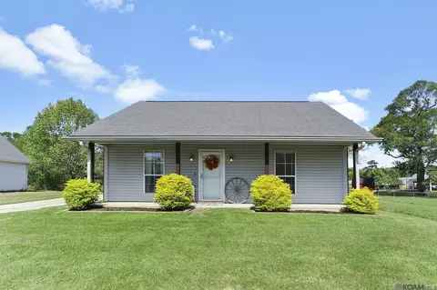 11235 Whispering Oaks Dr, Denham Springs, LA 70726