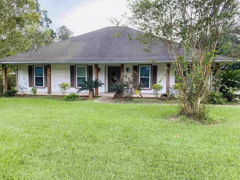 1825 E Belle Helene St, Gonzales, LA 70737