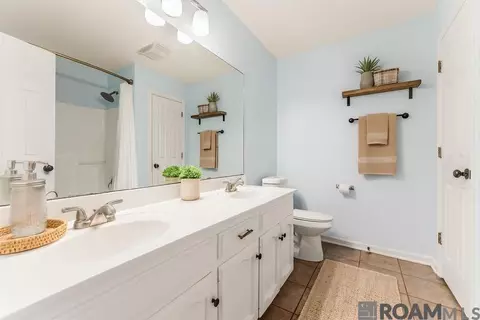 Bath - 13967 J R Dr, Walker, LA 70785 photo 2 of 2