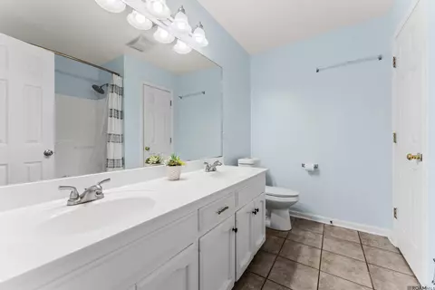 Bath - 13967 J R Dr, Walker, LA 70785 photo 1 of 2