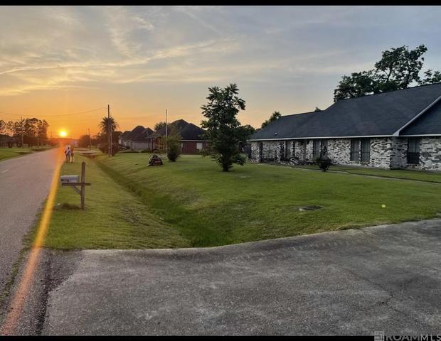 3222 Louise Dr, Brusly, LA 70719 | 5 Photos - Movoto