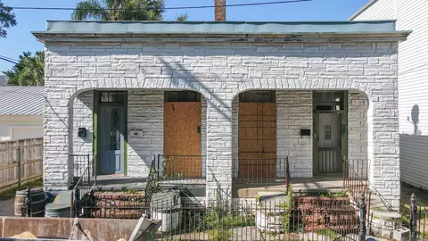 1016 Sixth St, New Orleans, LA 70115