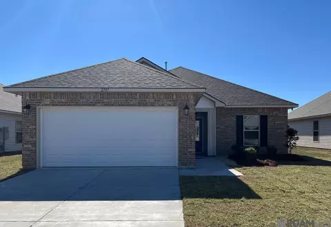 2107 Hayes Ave, Port Allen, LA 70767