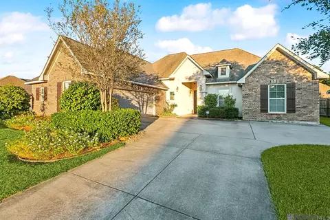4929 Alice Louise Dr, Greenwell Springs, LA 70739