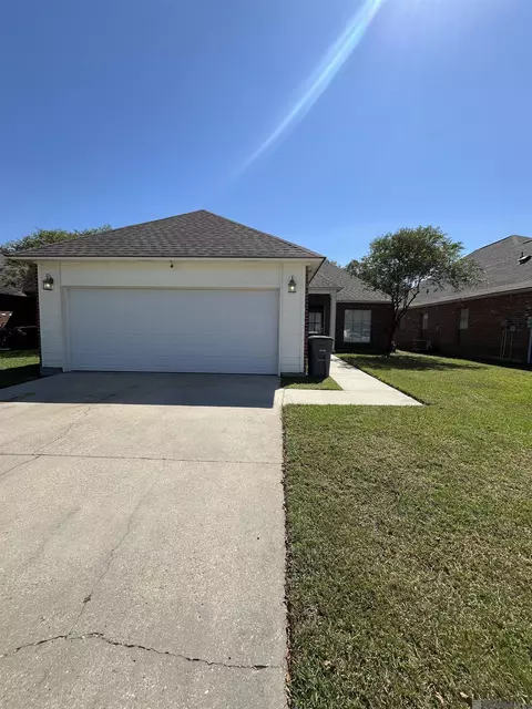 3223 Nicholson Lake Dr, Baton Rouge, LA 70810