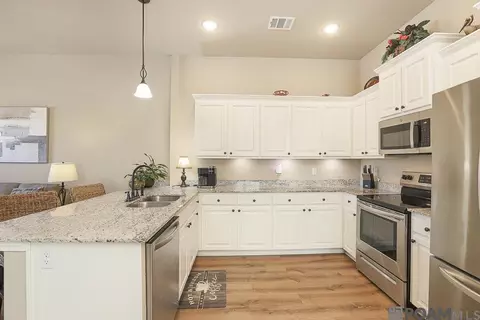 17450 Berkshire Dr, Prairieville, LA 70769
