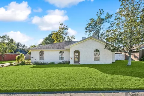 6246 Petersburg Dr, Baton Rouge, LA 70817