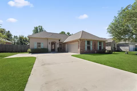 2337 Woodland Ct, Port Allen, LA 70767
