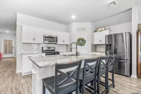 16114 Loussier Dr, Zachary, LA 70791