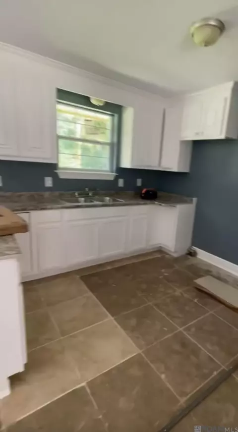 12158 Arena Dr, Baton Rouge, LA 70811