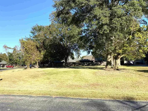 6205 Riverbrook Dr, Baton Rouge, LA 70820