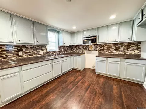8682 Caliente Ave, Denham Springs, LA 70726
