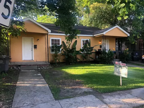 832834 Iris St, Baton Rouge, LA 70802