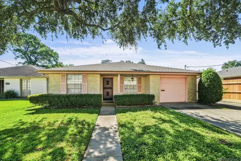 4912 Meadowdale St, Metairie, LA 70006