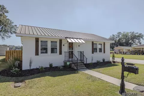 105 Landry Lasseigne St, Donaldsonville, LA 70346