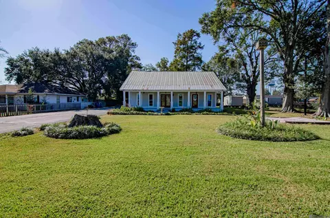 1017 Rosedale Rd, Port Allen, LA 70767