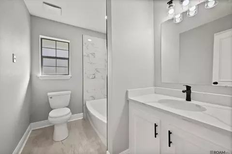 Bath - 45327 Shadowood Dr, Hammond, LA 70401 photo 2 of 4