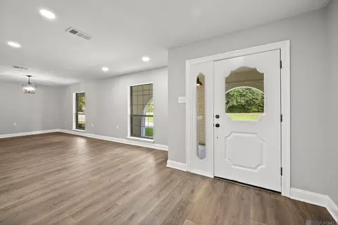 Entry Way - 45327 Shadowood Dr, Hammond, LA 70401 photo 1 of 2