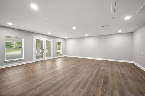 Living - 45327 Shadowood Dr, Hammond, LA 70401 photo 3 of 5