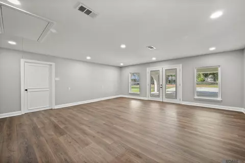 Living - 45327 Shadowood Dr, Hammond, LA 70401 photo 4 of 5