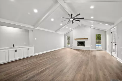 Living - 45327 Shadowood Dr, Hammond, LA 70401 photo 2 of 5