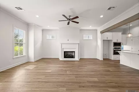 Living - 464 Sweet Grass Loop, Thibodaux, LA 70301 photo 2 of 3