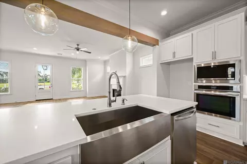 Kitchen - 464 Sweet Grass Loop, Thibodaux, LA 70301 photo 6 of 6