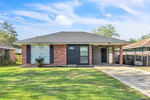 8714 Fairoaks St, Denham Springs, LA 70726