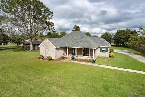 2824 Emily Dr, Port Allen, LA 70767