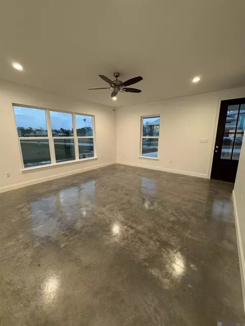 26205 Riverscape Dr, Springfield, LA 70462 photo 3