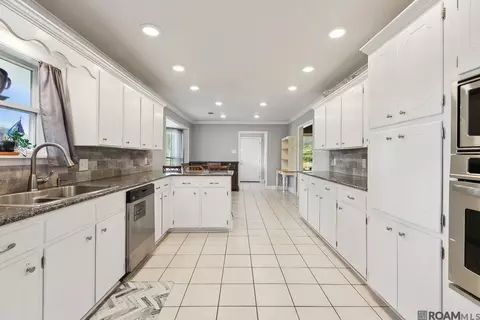 Kitchen - 13205 Galloway Garden Rd, Walker, LA 70785 photo 2 of 2