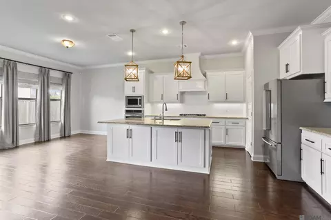 40419 Champagne Ave, Prairieville, LA 70769