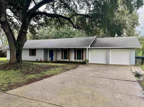25375 Hackberry Ln, Plaquemine, LA 70764