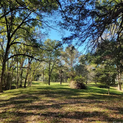 7 Heather Dr, Natchez, MS 39120
