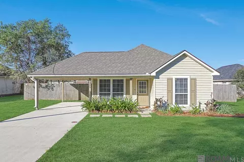 1325 S Arceneaux Ave, Gonzales, LA 70737