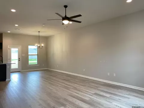 32620 Flower Tree Ct, Walker, LA 70785 photo 2