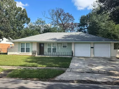 3158 Woodcrest Dr, Baton Rouge, LA 70814