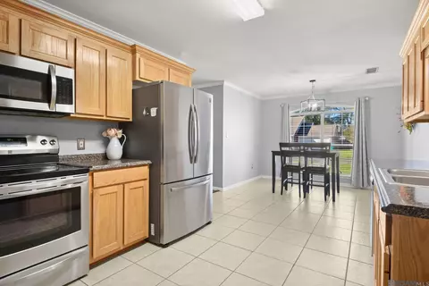 23446 Springhill Dr, Denham Springs, LA 70726