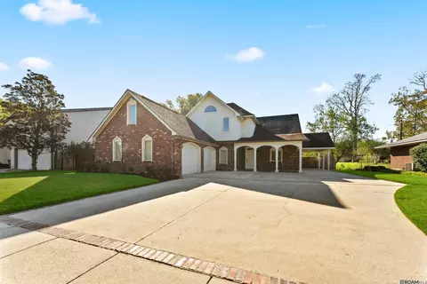 5026 S Chalet Ct, Baton Rouge, LA 70808