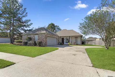 6353 Woodside Dr, Zachary, LA 70791