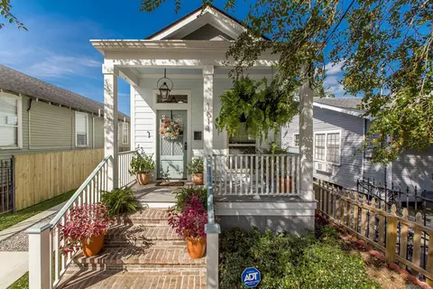 1614 Eagle St, New Orleans, LA 70118
