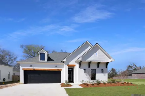 38200 Woodland Trail Dr, Prairieville, LA 70769
