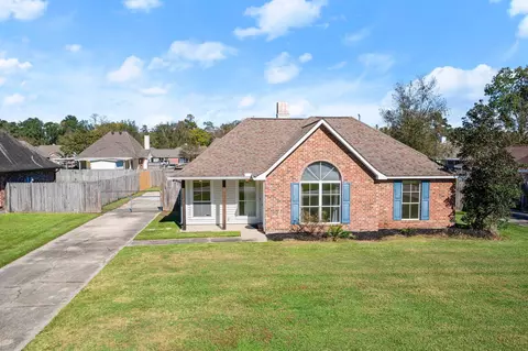 13587 S Trace Ave, Walker, LA 70785