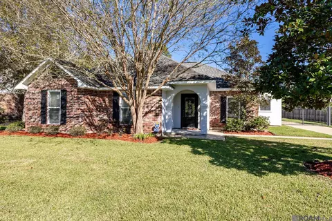 2436 Oak Aly, Port Allen, LA 70767
