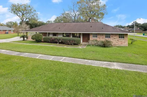 4020 Cypress St, Zachary, LA 70791