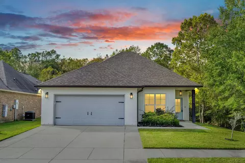 8902 Falling Oak Dr, Baton Rouge, LA 70817