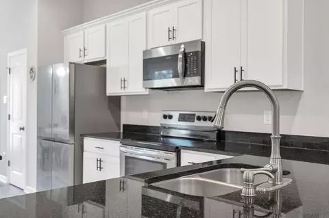 Kitchen - 12333 Parma Cir, Covington, LA 70435 photo 2 of 2