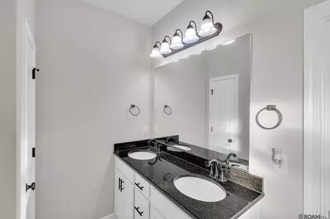 Bath - 12333 Parma Cir, Covington, LA 70435 photo 2 of 4