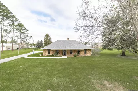 8391 Lebeau St, Livonia, LA 70755